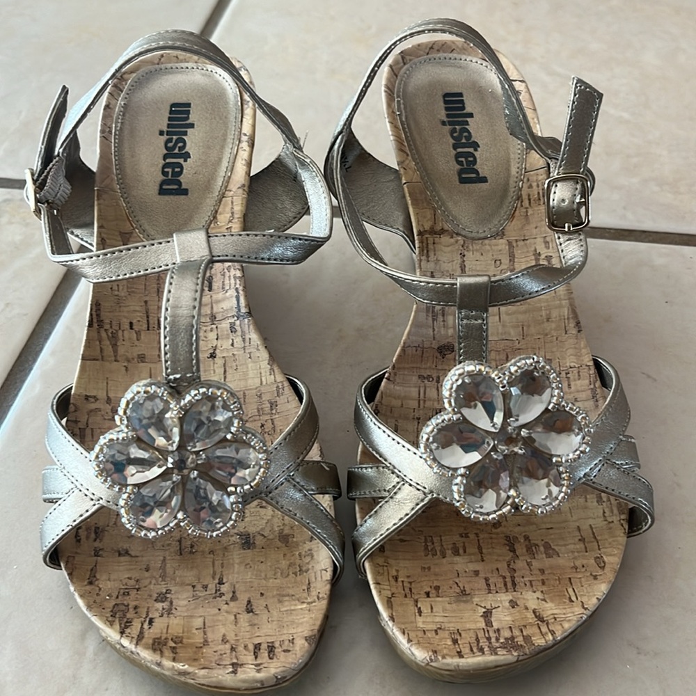 Women’s gold and jeweled wedge heeled sandals. - Picture 2 of 4